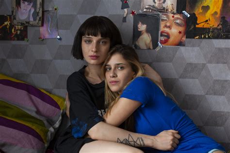 Baby Série da Netflix sobre prostituição infantil ganha trailer