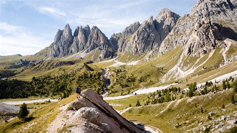 In the Dolomites, a 7-Day Trail-Running Adventure - The New York Times