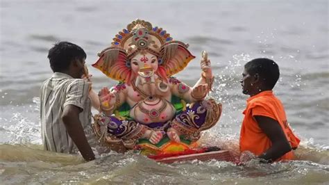 Mumbai Over 3 900 Ganesh Idols Immersed At Beaches Artificial Ponds