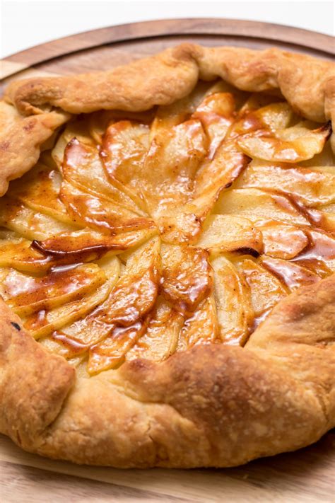 For A Different Kind Of Apple Dessert Try This Beautiful Rustic Apple Tart