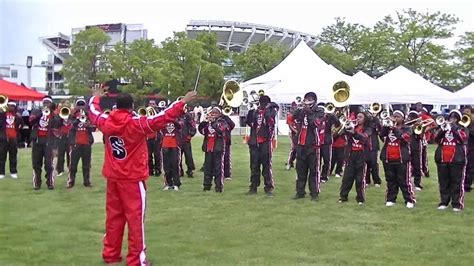 Shaw High School Marching Band in Cleveland - YouTube