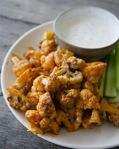 CAULIFLOWER BUFFALO WINGS - The Kitchy Kitchen