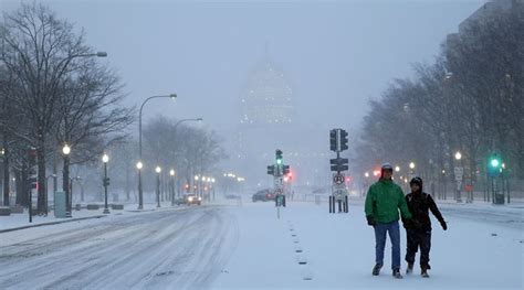 Us East Coast Paralysed By Monster Snowstorm 18 Reported Dead The