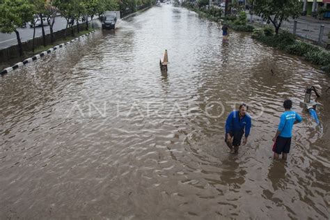 Banjir Di Jakarta Antara Foto