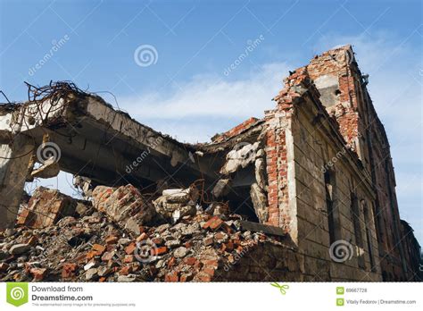 Edificio Destruido Viejo Foto De Archivo Imagen De Viejo