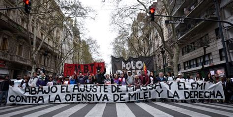 Organizaciones De Izquierda Marcharon A Plaza De Mayo Contra El Ajuste