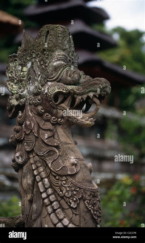 naga serpent mythological carving banque de photographies  dimages