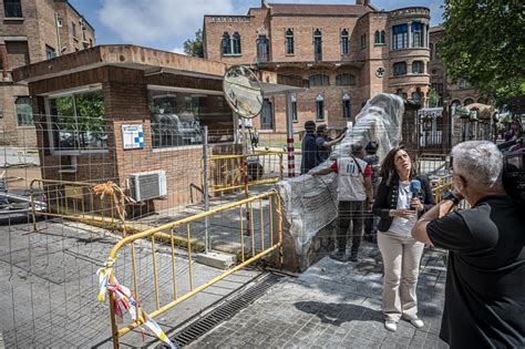 Un Hombre Muere Al Caerle Un Muro En El Recinto De Sant Pau En