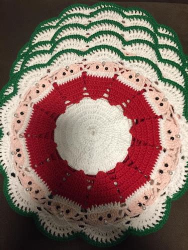 Santas Around For Christmas Decorative Doily All Free Ck