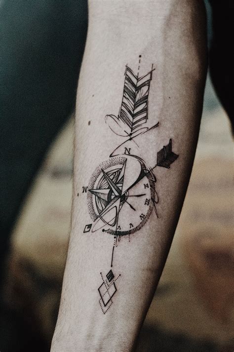 Arrow Compass Tattoo - Artwork by Outsider Tattoo | Tatuajes para