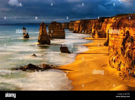 twelve apostles australia sunset great ocean road Stock Photo - Alamy