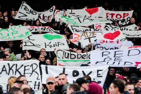 Feyenoord Fans Vieren Feest Om Gestaakte Plannen Nieuw Stadion