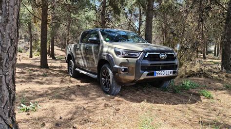 Prueba Toyota Hilux Invincible 2 8D espíritu RACER aventura