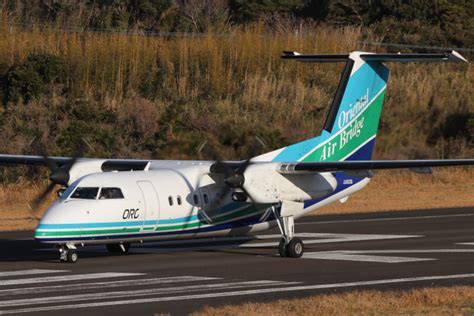 オリエンタルエアブリッジ Bombardier DHC 8 200 JA803B 壱岐空港 航空フォト by hikoukianaさん