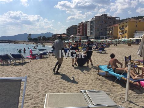 Blitz Anti Abusivi Sulle Spiagge Di Pietra Foto Photogallery