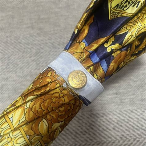 Yahooオークション Gianni Versace ジャンニヴェルサーチ ゴージャ