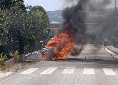 Staffolo Paura Per Unauto Avvolta Dalle Fiamme