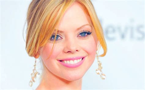 Dreama Walker Blue Eyed Blonde Hair Eyes Smile Wallpaper