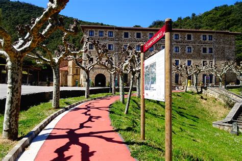 Xurde Morán ANTE EL LIGNUM CRUCIS EN SANTO TORIBIO DE LIÉBANA EL