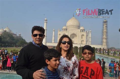 Madhuri Dixit Visits Taj Mahal On Christmas In Agra Filmibeat