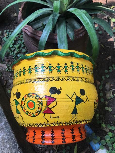 Terracotta pot painting | Pot designs, Hand painted pottery, Painted ...