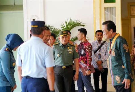 Sultan HB X Peroleh Penghargaan Tanda Kehormatan Bintang Legiun Veteran