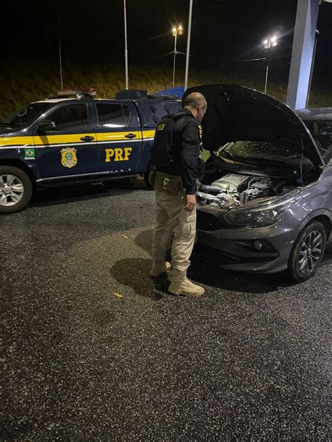 Durante fiscalização na rodovia Fernão Dias MG PRF recupera Fiat