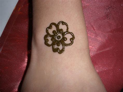 Basic Flower Henna Designs | makedes.com