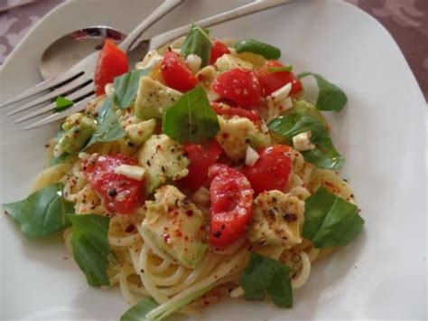 Avocado Tomaten Nudeln Rezept Mit Bild Kochbar De