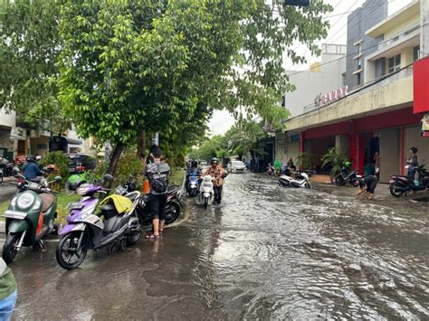 Pemkot Surabaya Janji Tak Lagi Ada Banjir Saat Hujan 2024 Nanti Suara