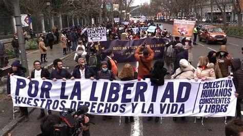 Espa A Miles De Negacionistas Del Covid Toman Las Calles De Madrid