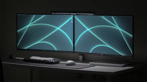 Sleek Dual Display Macbook Pro Rig Gives Off Serious Tron Vibes