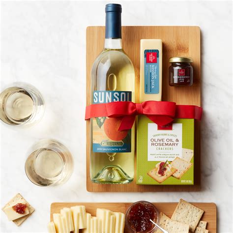 White Wine & Cheese Board Gift Set | Hickory Farms