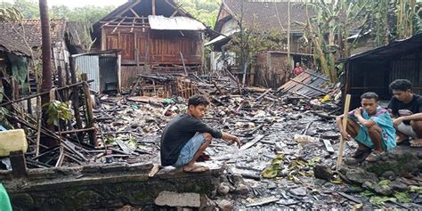 Diduga Dipicu Arus Pendek Rumah Warga Bima Terbakar Hingga Rata Dengan