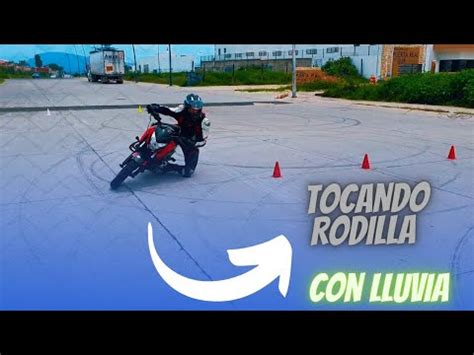 Tocando Rodilla Con Lluvia Llevando La Moto Al Limite Youtube