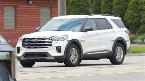 2024 Ford Explorer Spied Again Without Camo, New…