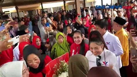 Momen Siti Atikoh Ganjar Di Bandung Disambut Dengan Lagu Halo Halo