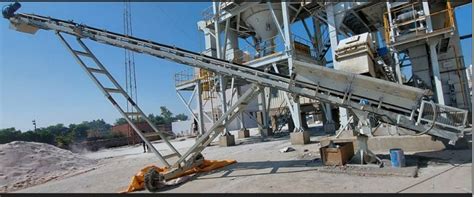 automatic electric belt conveyor system  moving goods