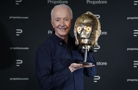 Star Wars C-3PO head from actor Anthony Daniels sells for £660,000 ...