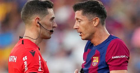 FC Barcelona wymęczyła wygraną Co się dzieje z Robertem Lewandowskim