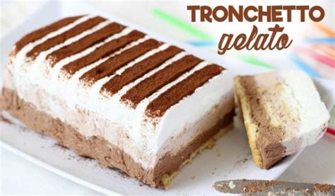 Tronchetto Gelato Al Cioccolato Decorato Con Cannucce Fatto In Casa