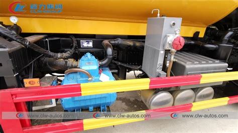 China Rhd Sinotruk Howo Liters Vacuum Septic Suction Truck