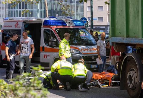 Incidente Frontale Tra Un Auto E Un Furgone Un Morto L Altra Milano