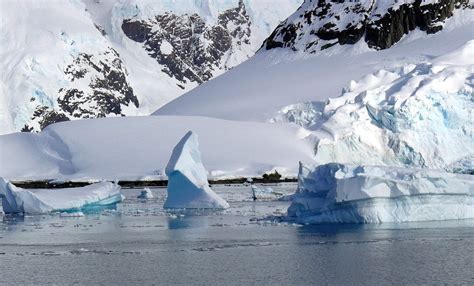 Nils Larsen and the Antarctica Expeditions - Fly Upture