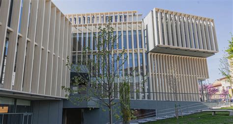 Biblioteca Pilarín Bayés Escola Guillem de Montrodon