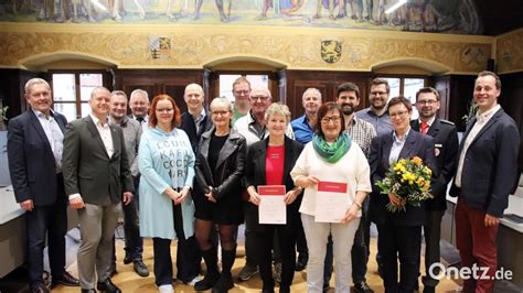 Das Rote Kreuz Ehrt In Auerbach Stammg Ste Seiner Blutspende Aktionen