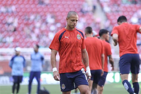 Revelan que Chicharito está encabronado con Fernando Gago porque