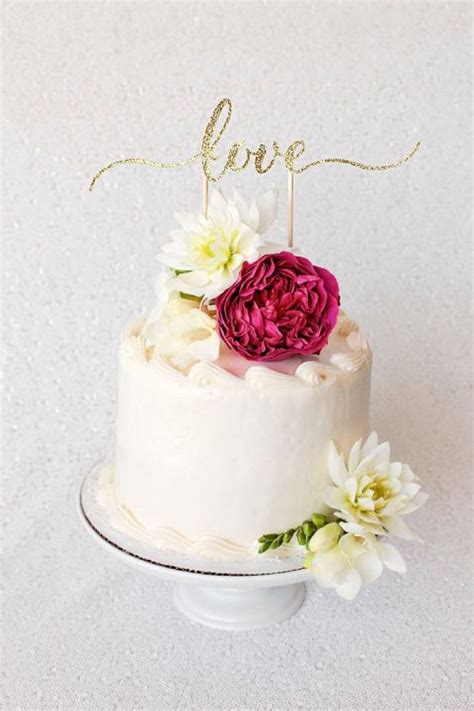 DIY Cake Topper Tutorial with Cricut - Hey Wedding Lady