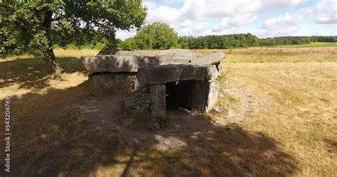 Dolmen De La Bajouli Re Proximit De Gennes Val De Loire Stock