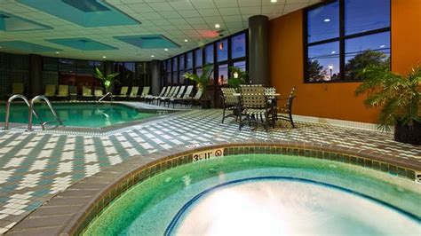 Crowne Plaza Auburn Hills - UPDATED 2018 Prices & Hotel Reviews (MI ...